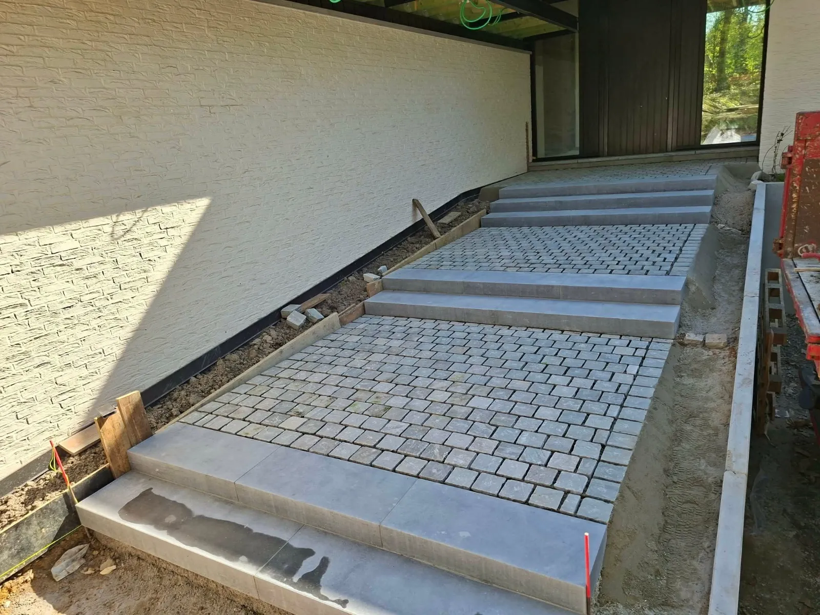 Terrasse et escalier en pavés